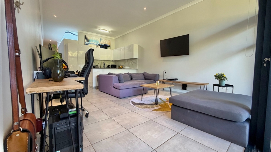 1 Bedroom Property for Sale in Paardevlei Western Cape